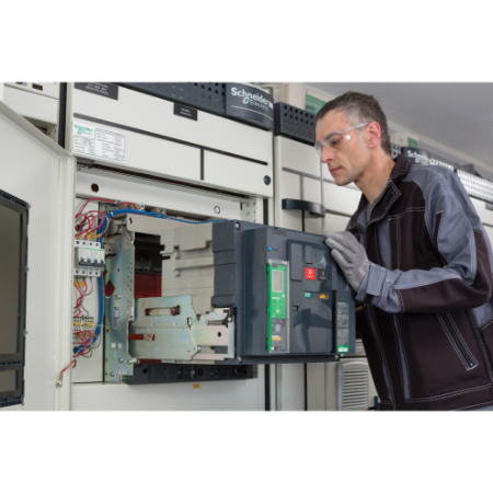 Picture of circuit breaker Masterpact P&P MTZ2 16H1 - 1600 A - 4P - drawout - w/o trip unit